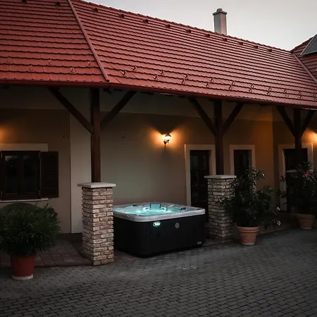 Apartment Vaddiszno Apartman Jakuzzis Vendeghaz