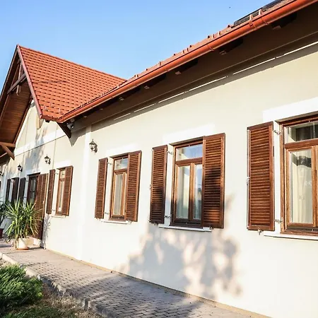 Apartment Vaddiszno Apartman Jakuzzis Vendeghaz