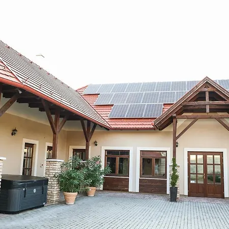 Vaddiszno Apartman Jakuzzis Vendeghaz *