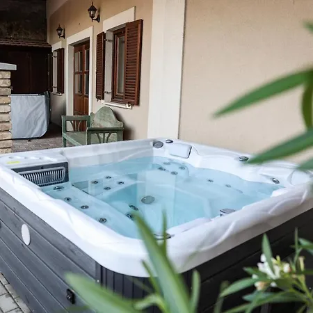 Vaddiszno Apartman Jakuzzis Vendeghaz *
