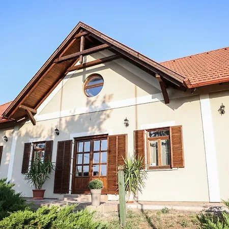 Vaddiszno Apartman Jakuzzis Vendeghaz *